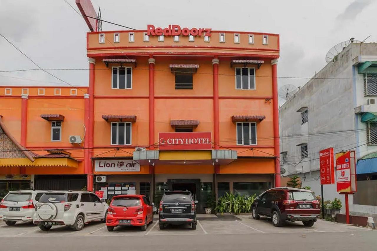 Hotel Reddoorz @ Pematang Siantar Exterior foto